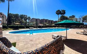 Gym, ping pong, piscina y garaje